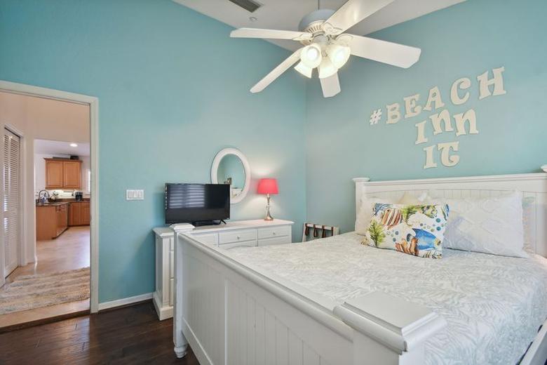 The #BeachInnIt bedroom